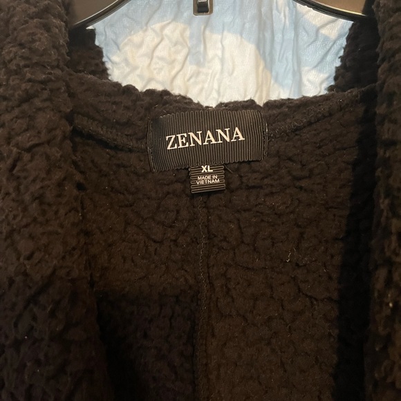 🖤Gently used super soft Sherpa hooded vest! - Picture 2 of 4